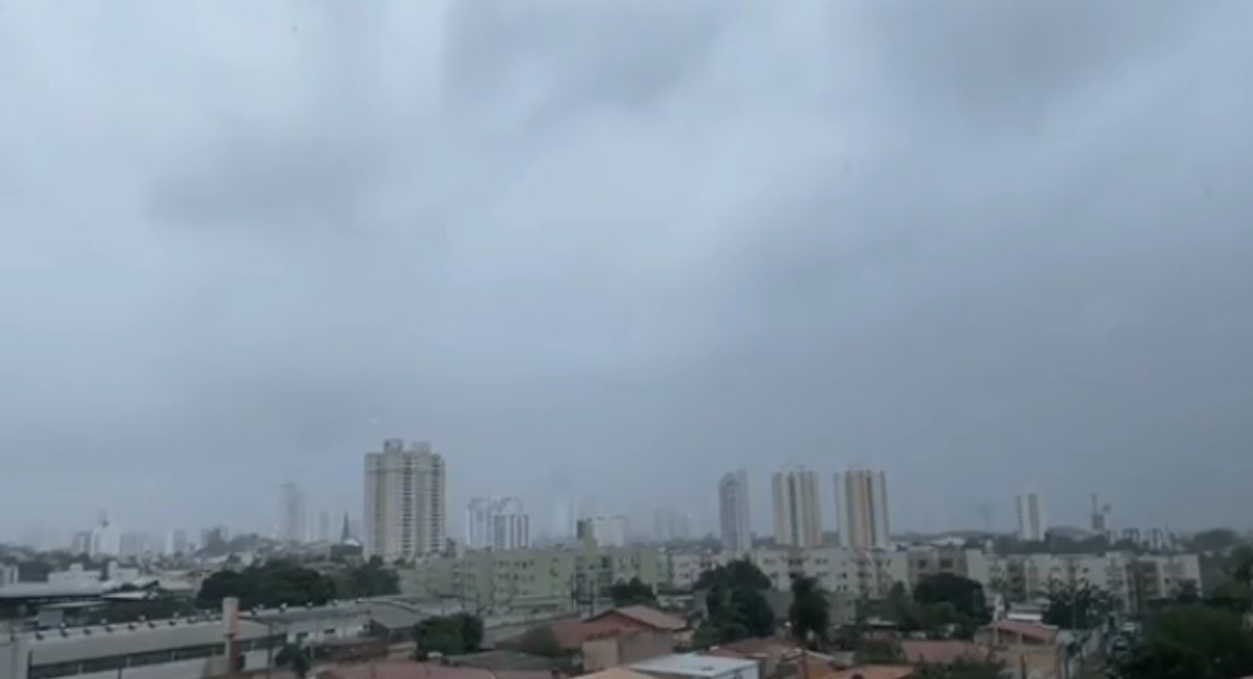 Em menos de 2 horas chove em Cuiabá o equivalente a 10% do esperado para o ano todo, diz climatologista