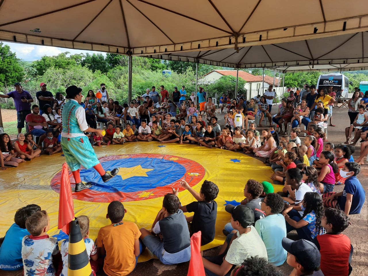 Cerca de 300 crianças são atendidas em Tesouro pelo Sesc Itinerante 