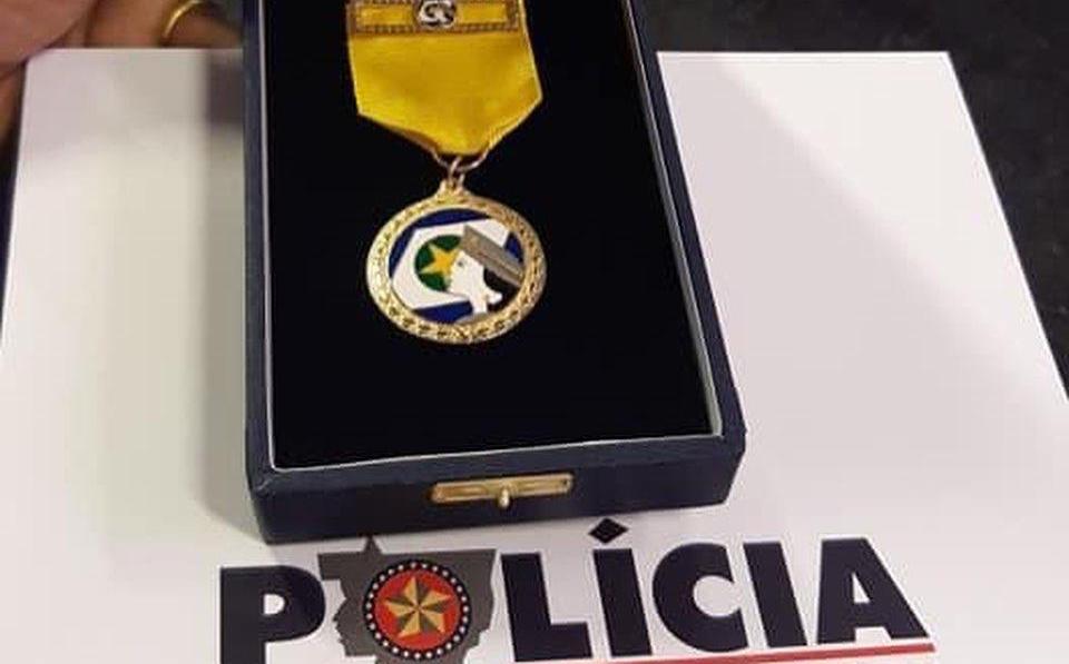 Mato Grosso | PM homenageia policiais militares mulheres com medalhas