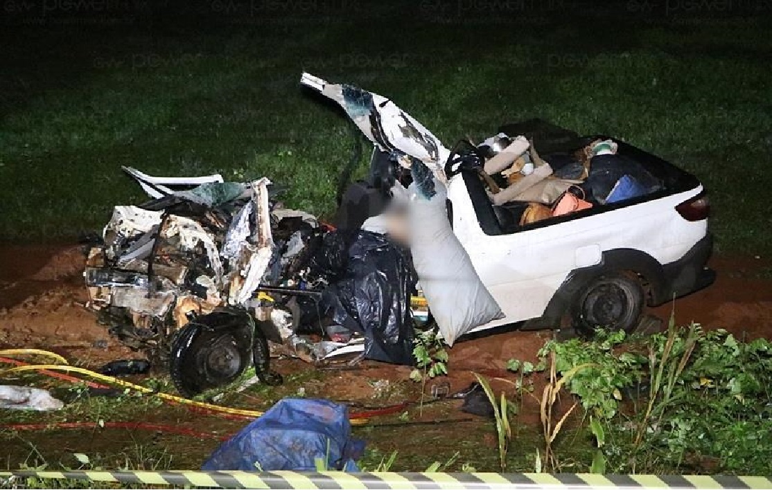 Jovem de 22 anos morre em grave acidente entre carro e caminhão na BR-163