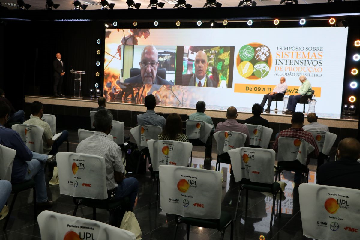 Abertura de simpósio de sistemas intensivos destaca sustentabilidade com base em pesquisa