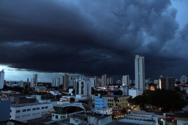Cuiabá | Defesa Civil alerta para risco de chuva forte com ventos de até 100 km/h