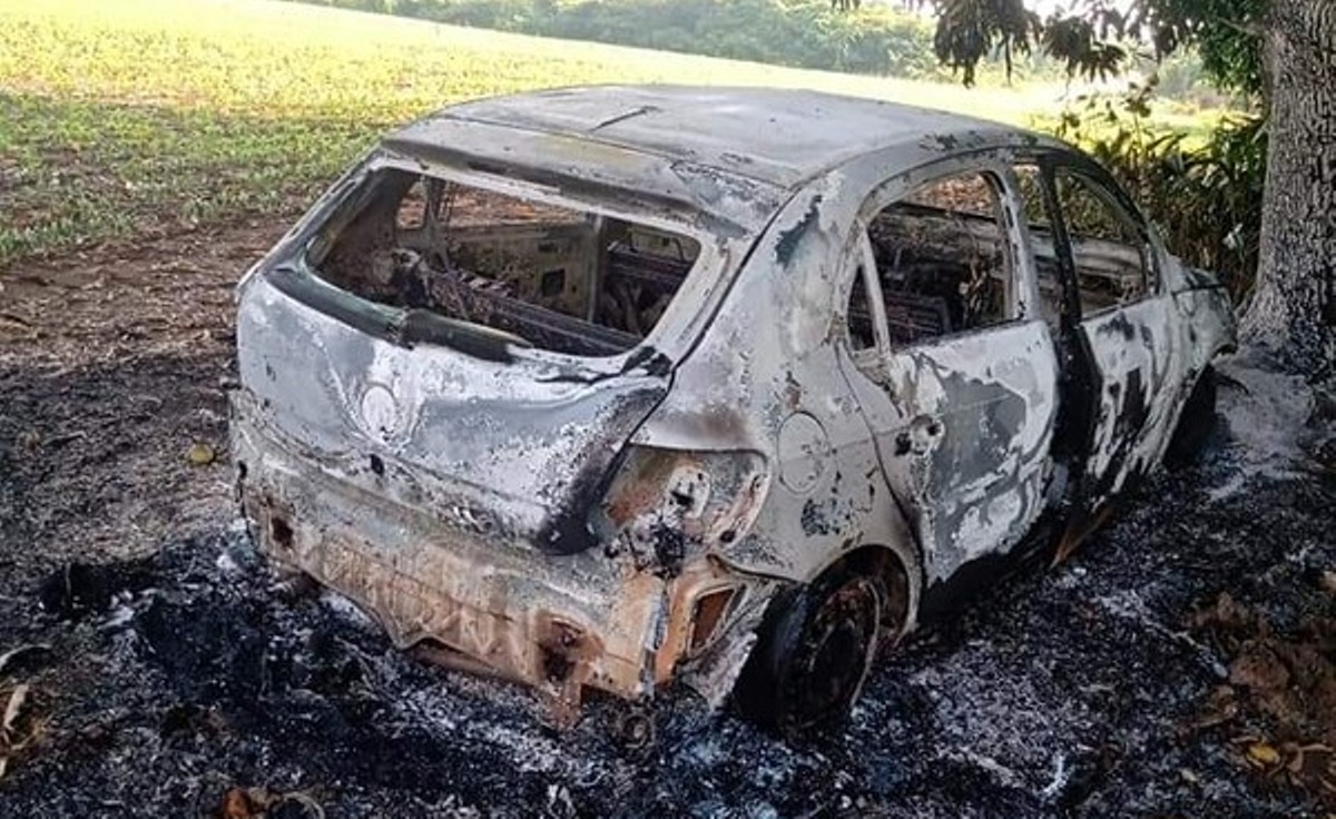 Homens encontrados mortos ao lado de carro incendiado em Diamantino eram de SP, diz polícia
