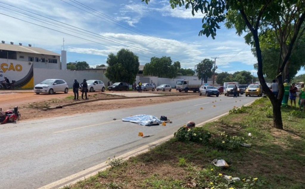 Gêmeas são atropeladas por caminhão em Cuiabá e uma delas morre