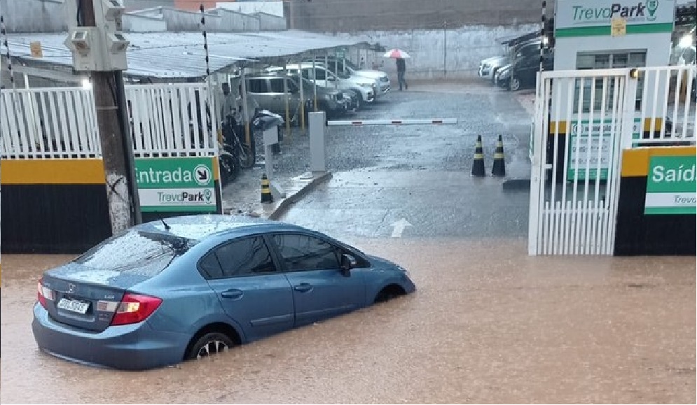 Chuva provoca alagamentos e deixa prejuízos em Cuiabá