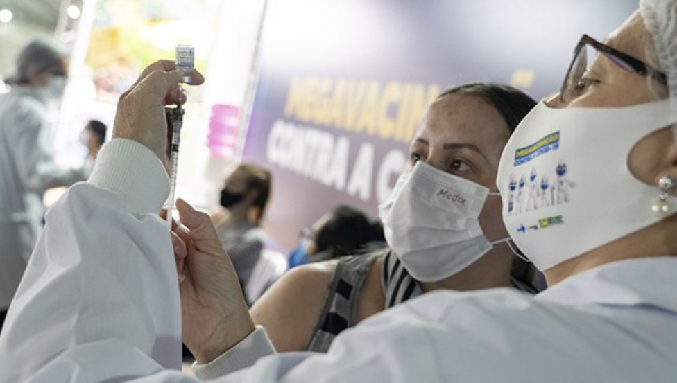 Brasil tem 80% da população alvo com duas doses de vacina contra a Covid-19