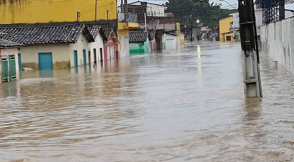Governos Federal e estadual se unem para socorrer municípios atingidos pelas chuvas na Bahia