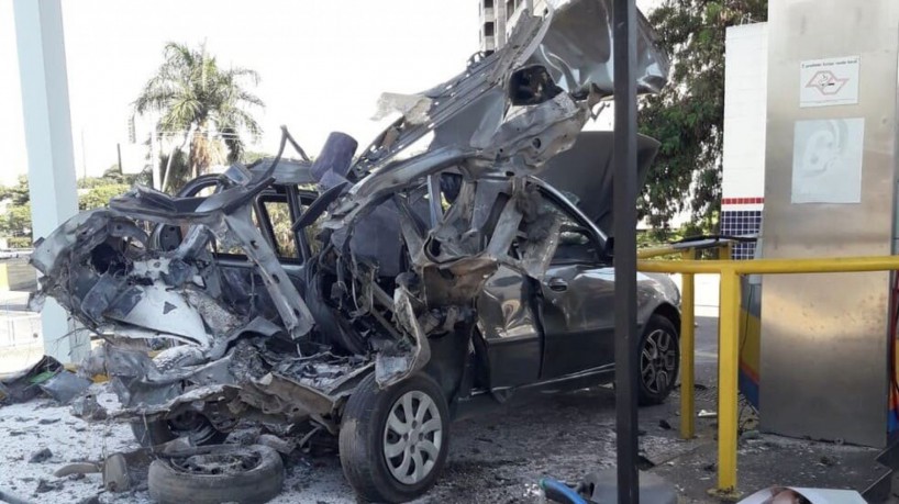 Em SP, carro movido a gás natural explode e frentista é arremessada a 3 metros