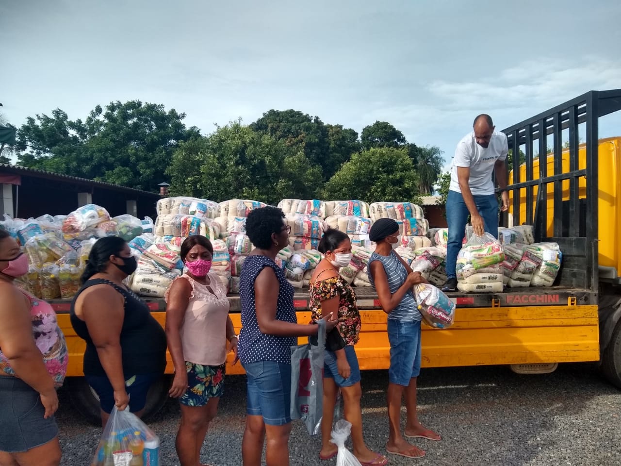 Instituto Somos do Minério atinge 2 mil pessoas com doações de cestas básicas