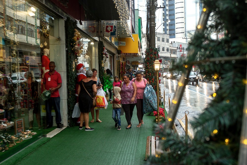 Compras de Natal exigem atenção redobrada, alerta Procon Estadual