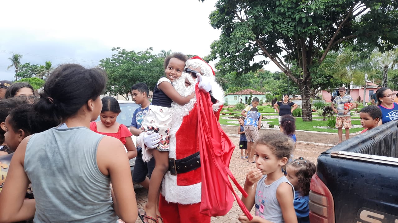 Natal das Crianças atende cerca de mil crianças em Tesouro e Batovi 