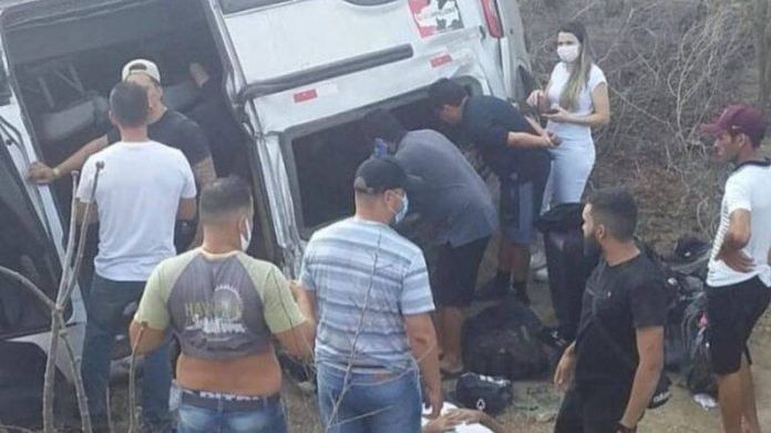 Van com músicos de Gusttavo Lima capota na Paraíba