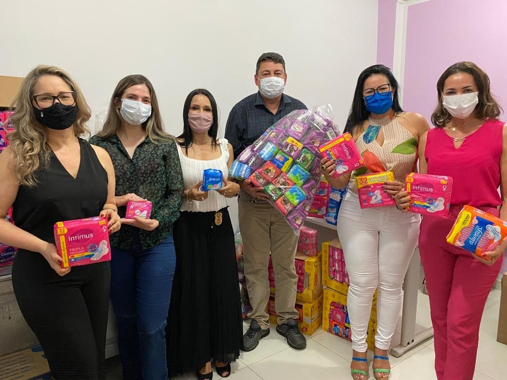 Campanha de combate à pobreza menstrual entrega três mil pacotes de absorventes em Barra do Garças
