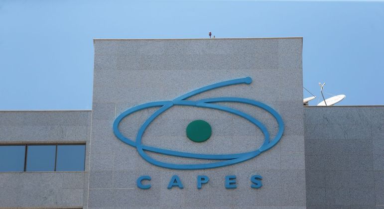 34 cientistas da Capes pedem demissão coletiva