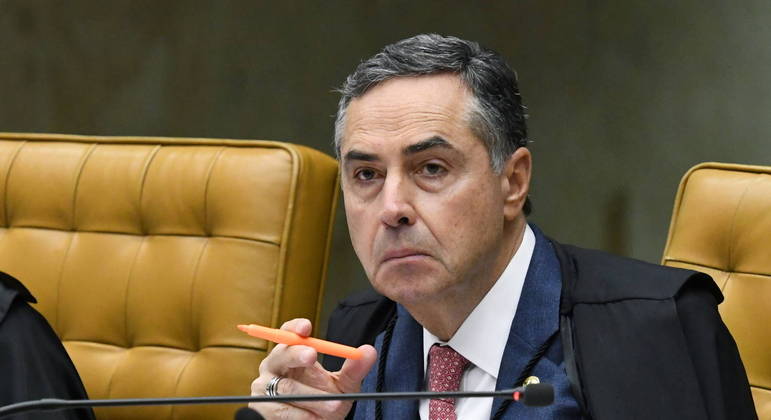Ômicron: Barroso manda governo explicar medidas recomendadas a estrangeiros