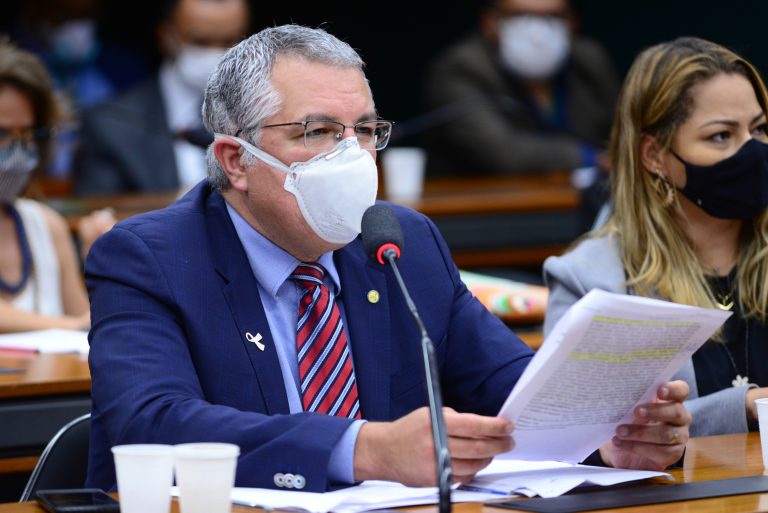 Comissão de Seguridade aprova jornada de 30 horas semanais para psicólogo