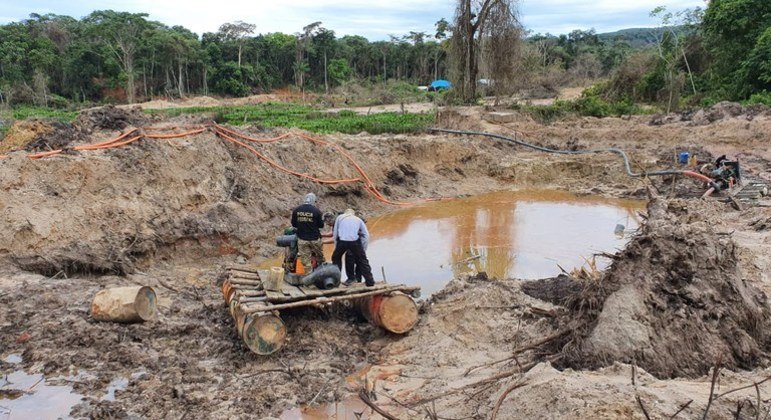 Governo envia Força Nacional a terra indígena tomada por garimpo