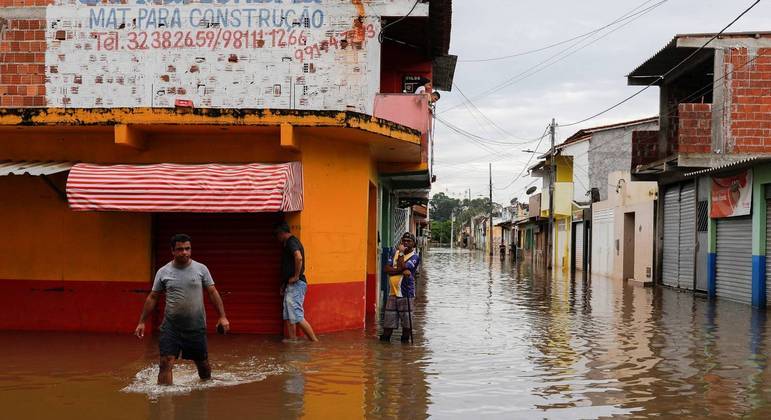 Governo Federal anuncia crédito, vacinação e ajuda para reconstrução na Bahia 