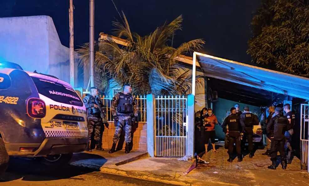 Várzea Grande | Homem é preso após matar a ex-mulher, esfaquear o ex-sogro e tentar suicídio