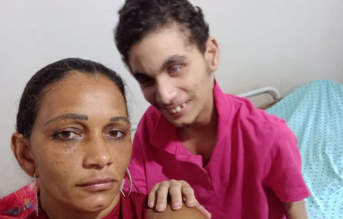 Desempregada, mãe que cuida sozinha do filho com deficiência cria vaquinha online para sustentar a família