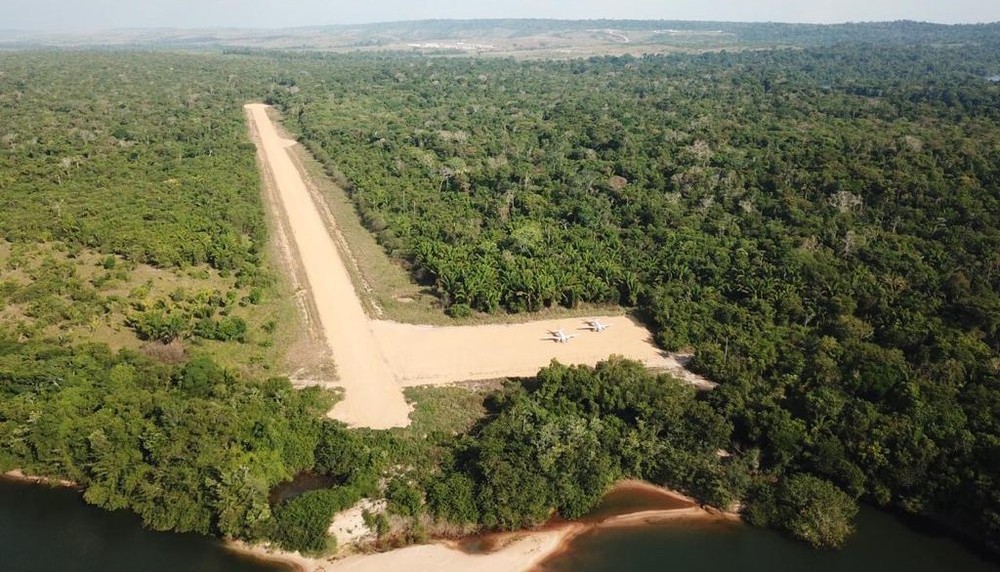 Avião faz pouso forçado no Rio Teles Pires; passageiros e piloto são resgatados