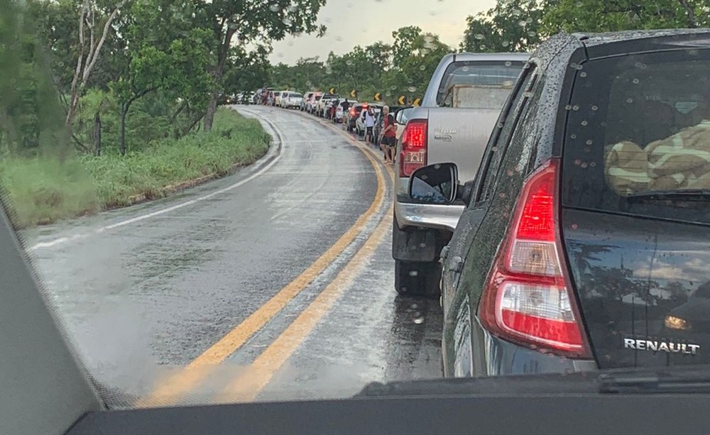 Acidente na estrada entre Cuiabá e Chapada dos Guimarães deixa uma pessoa ferida e trânsito congestionado