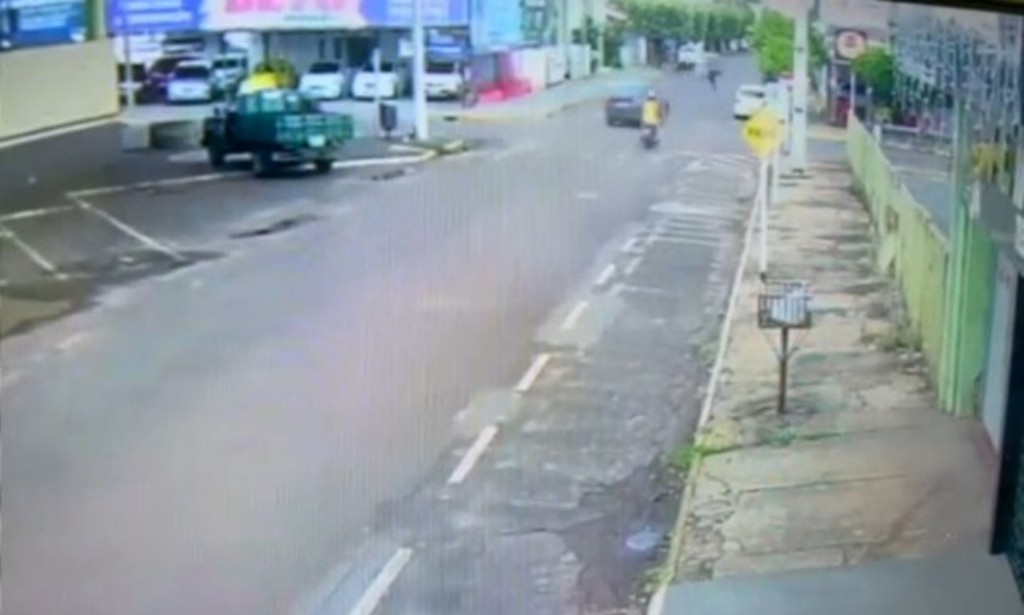 Tangará da Serra | Mulher é arremessada e morre após carro invadir preferencial e bater em moto que ela pilotava