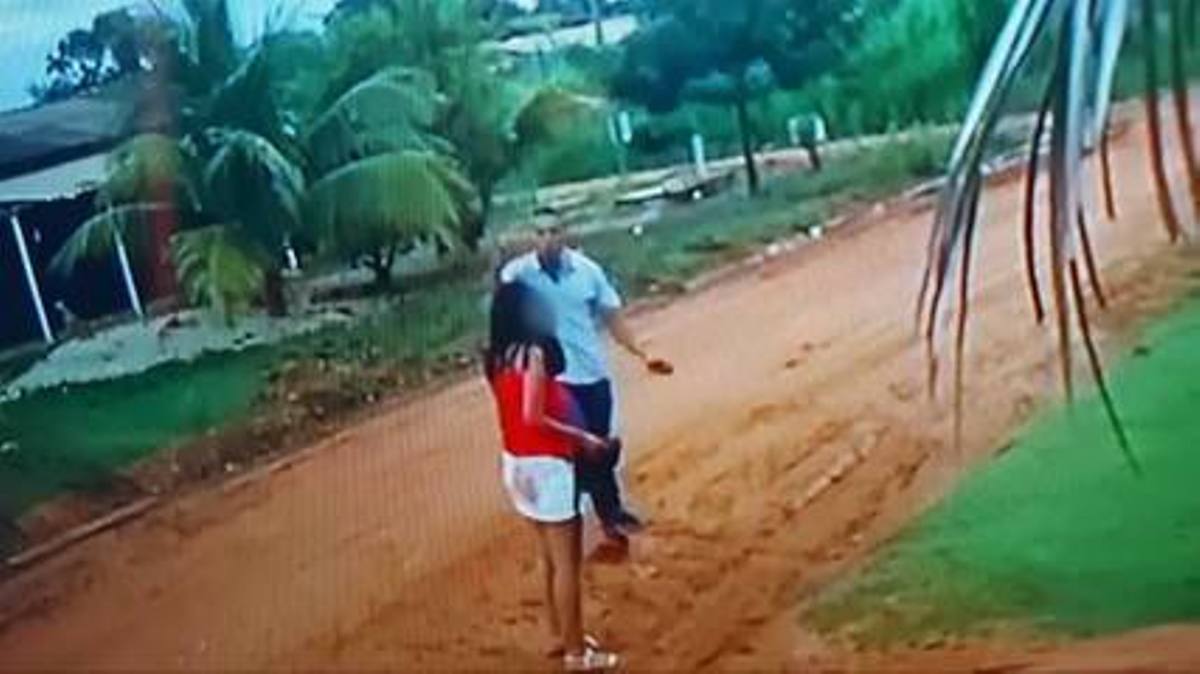 Cáceres | Homem é flagrado agredindo ex-namorada na rua