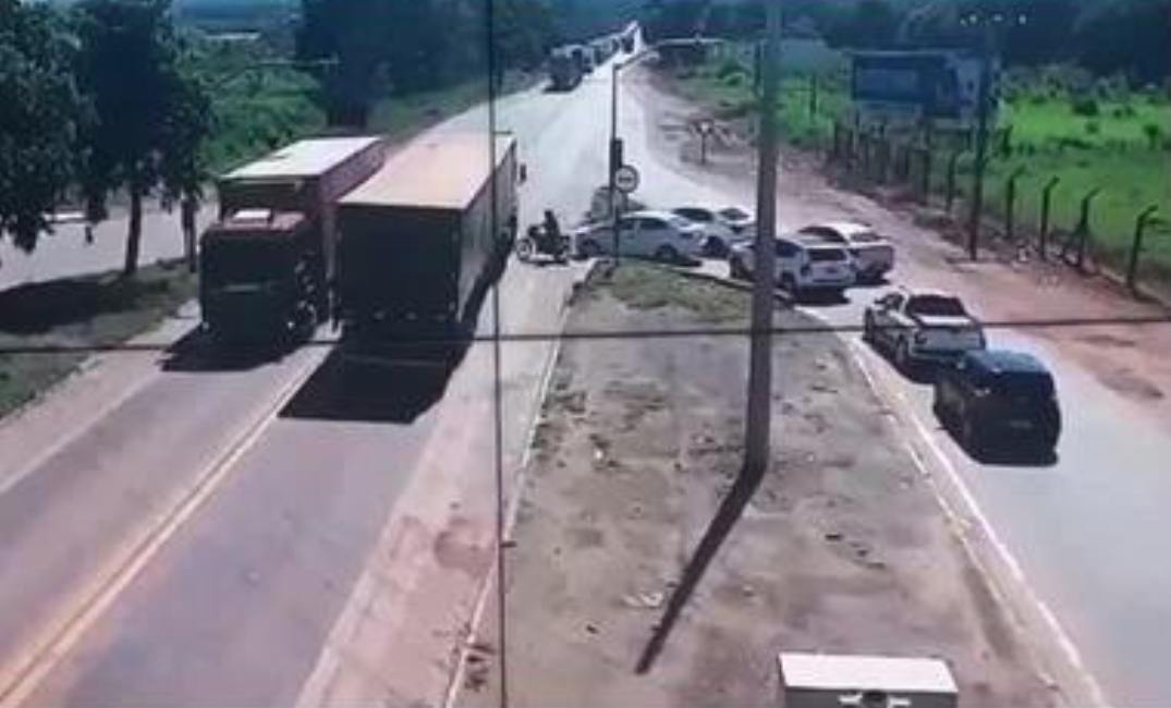 Várzea Grande | Motociclista morre atropelado por carreta ao tentar atravessar rodovia