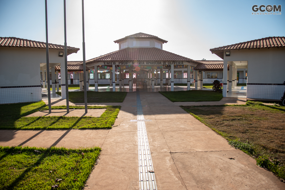 Secretarias Municipais levam serviços para população da região do Dona Neuma