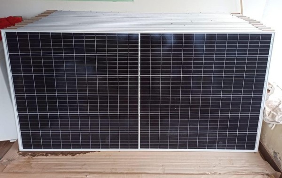 Homem é preso após roubar placas solares em Água Boa