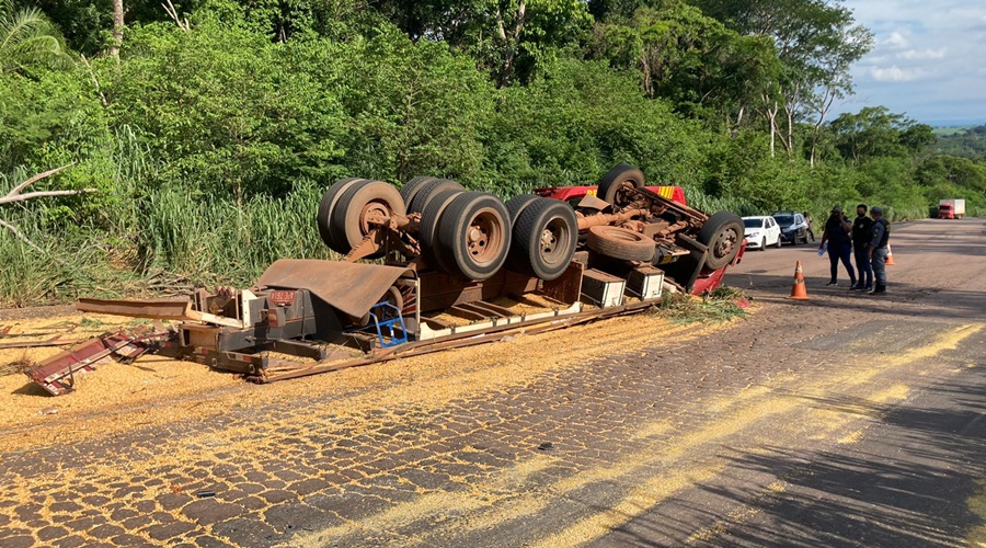 Mato Grosso | Caminhoneiro morre em acidente após possível falha mecânica e via é interditada
