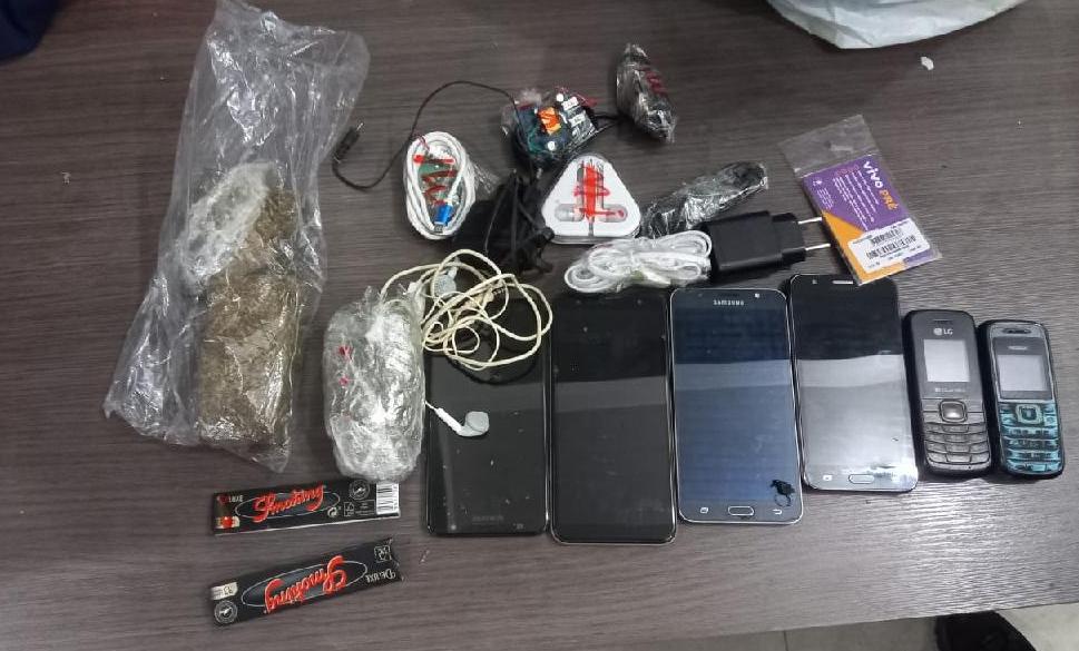 Policiais penais rendem casal arremessando materiais ilícitos e interceptam entrada de drone na Mata Grande
