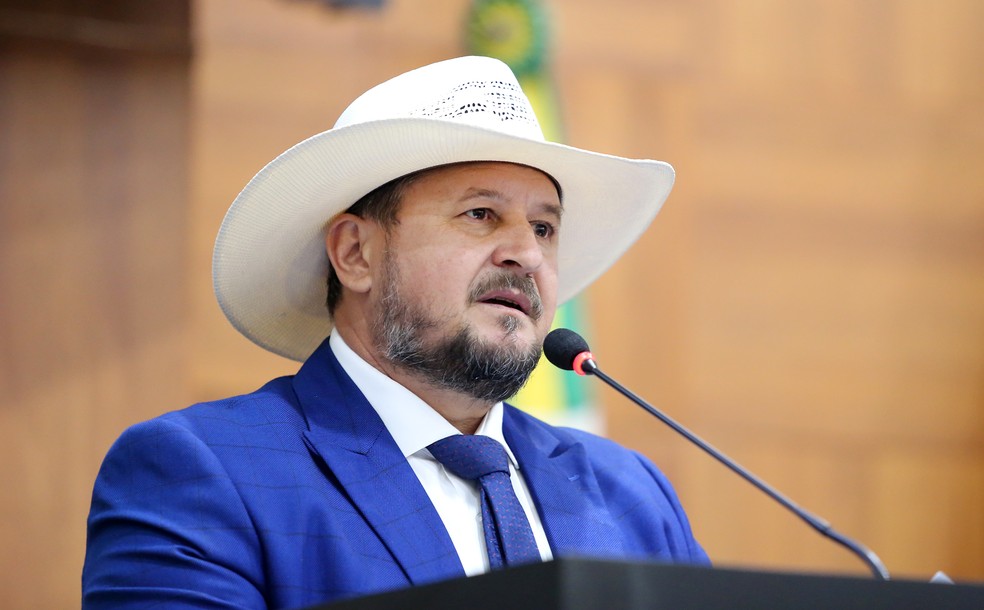 Inquérito da polícia conclui que deputado não cometeu crime ao dizer que ‘ser homofóbico é uma escolha e ser gay também’