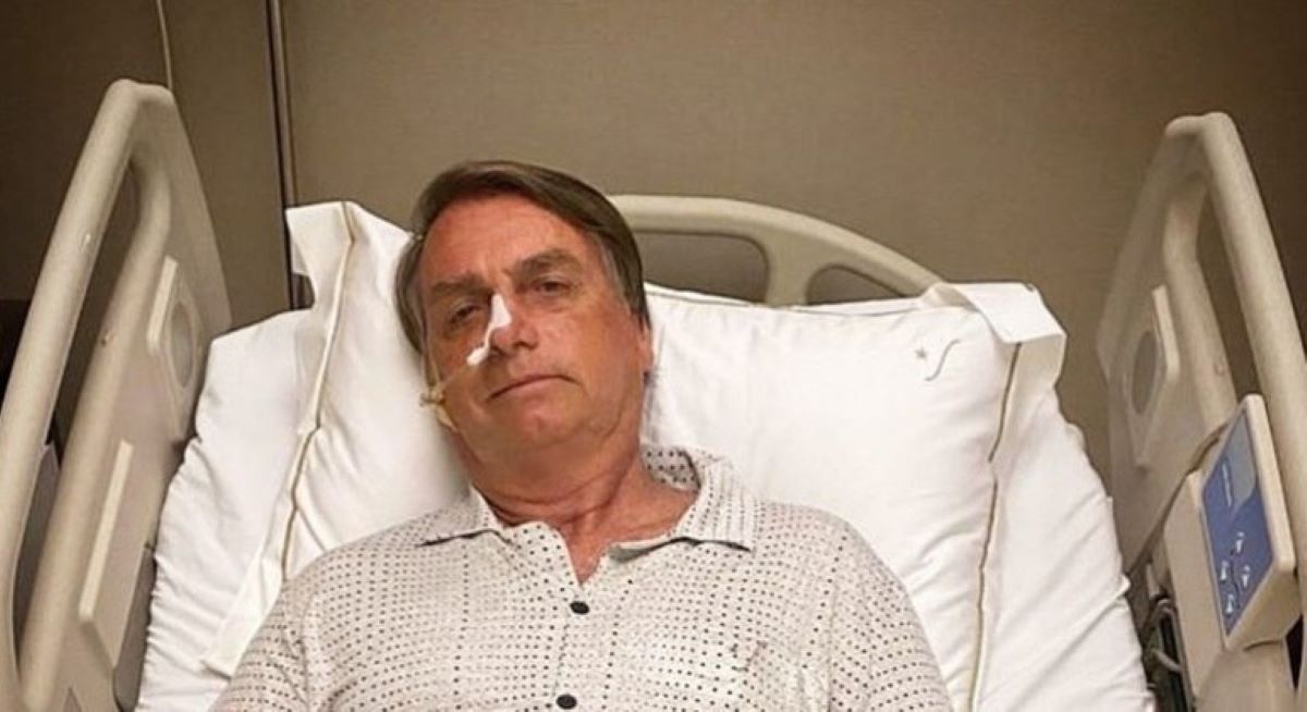 Internado, Bolsonaro diz que poderá passar por cirurgia