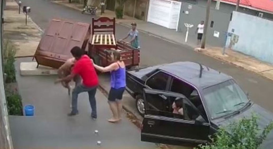 Briga entre quatro irmãos: ninguém quer cuidar da mãe, de 74 anos