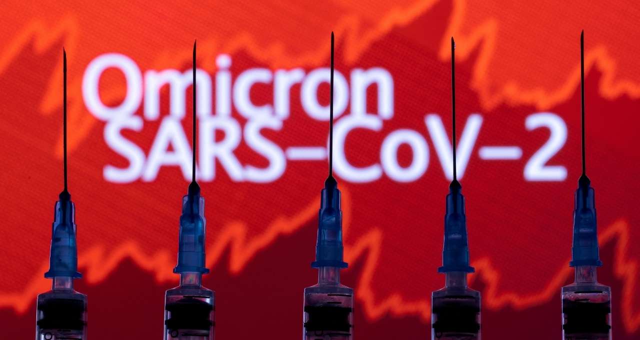 Ômicron pode ser menos grave, mas não é leve, diz OMS