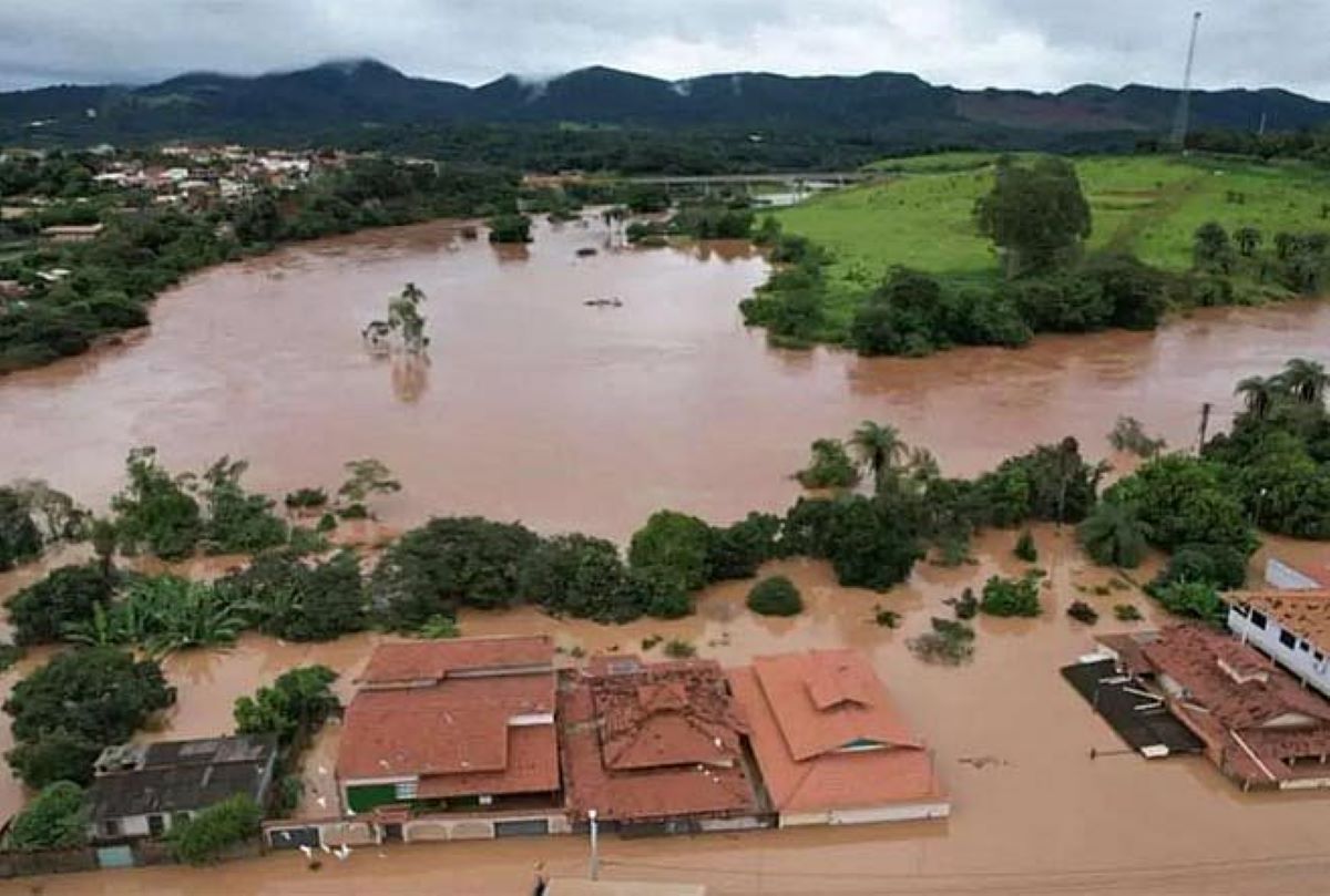 Sobe para 24 número de mortos devido às chuvas em Minas Gerais