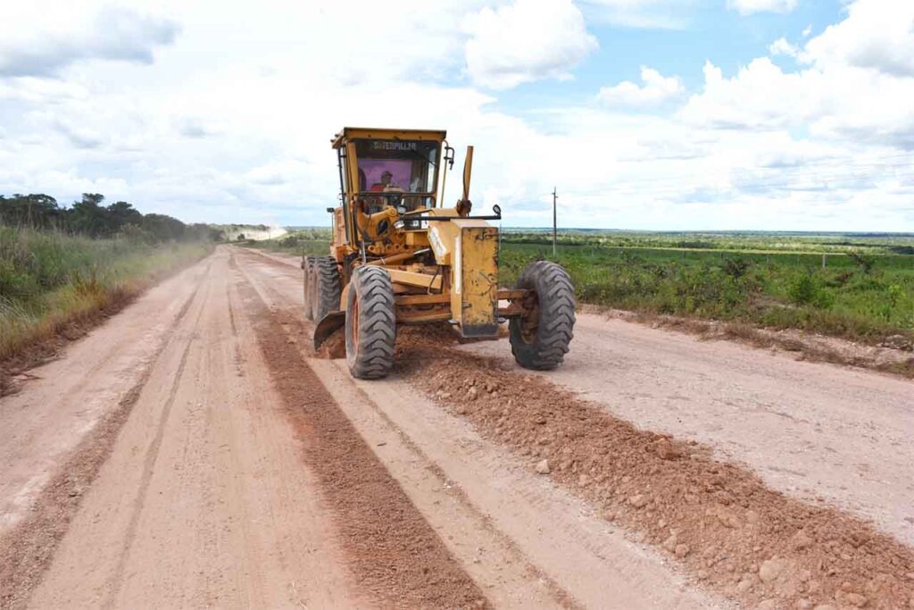 Secretaria de Obras de Gaúcha do Norte recupera MT-129, sentido Paranatinga