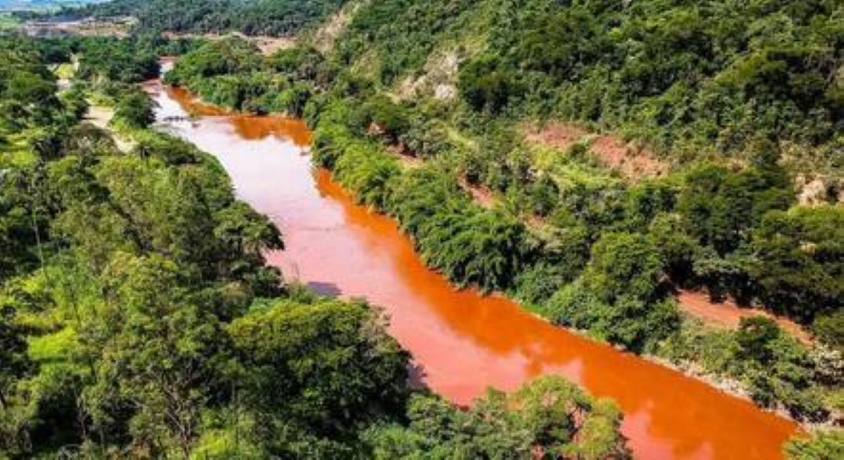 Rio Paraopeba transborda e deixa desabrigados em Brumadinho