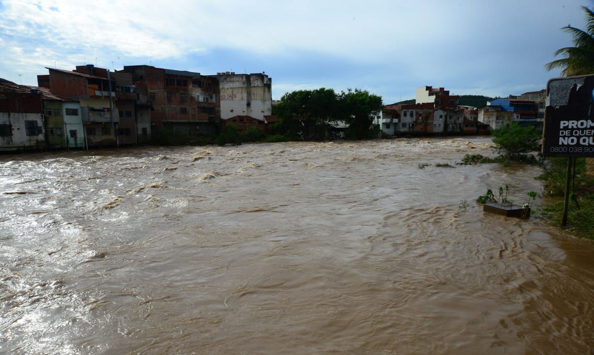 Chuva segue causando mortes e estragos em Minas Gerais