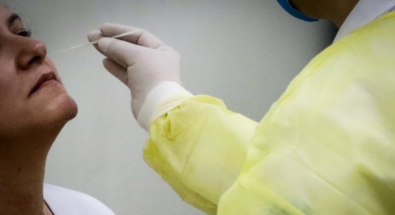 Covid pode passar despercebida em meio a surto de gripe e resfriado