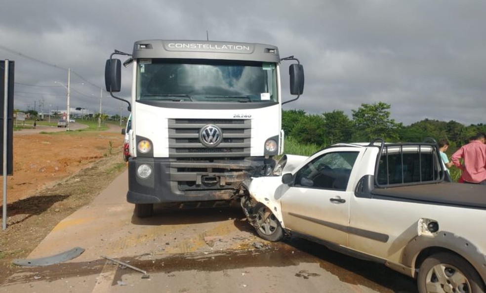 Alta Floresta | Mulher morre em acidente entre picape e duas carretas