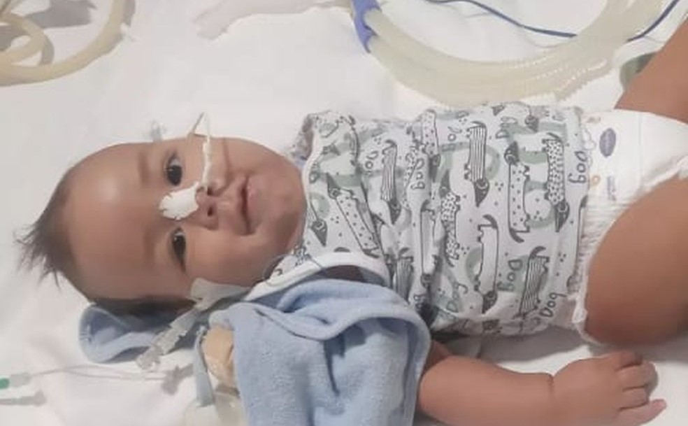 Bebê diagnosticado com AME é internado na UTI e família faz vaquinha para comprar remédio mais caro do mundo
