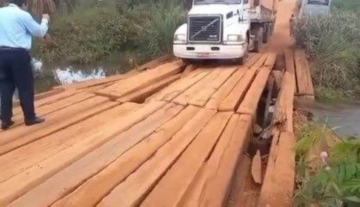 Mato Grosso | Caminhoneiros se arriscam em pontes de madeira precárias durante escoamento da soja