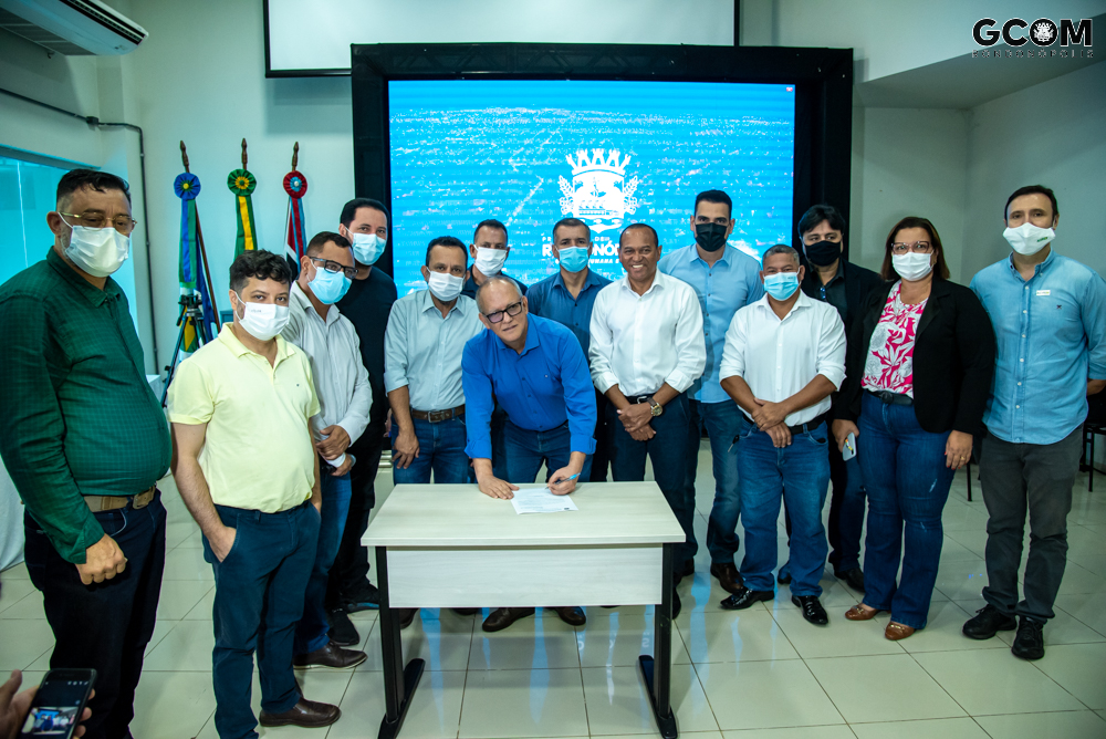 Rondonópolis | Prefeito se reúne com empresários e assina ordem de serviço para obras no Distrito Industrial Vetorasso