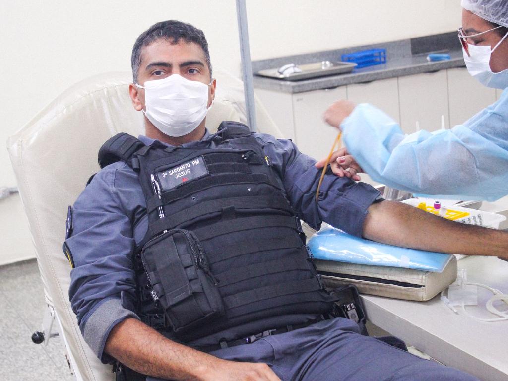 Policiais militares aderem à campanha de doação de sangue e reforçam estoque do Hemocentro