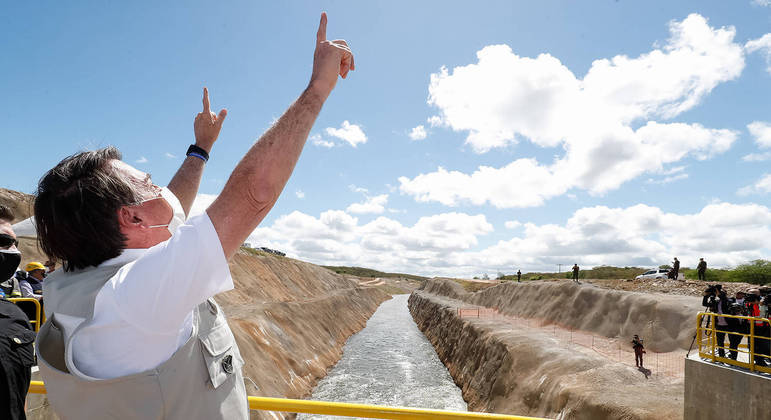 Bolsonaro viaja ao Nordeste para visitar obras do rio São Francisco