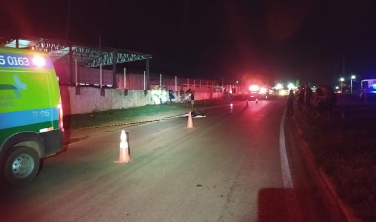 Jaciara | Ciclista morre após se desequilibrar da bicicleta e ser atropelado por caminhão