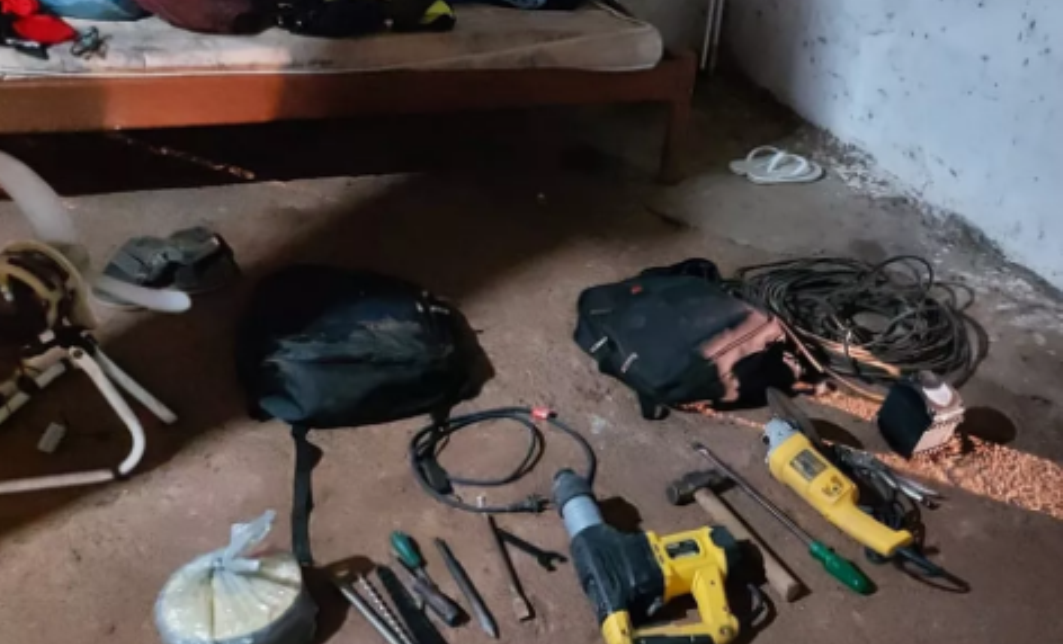 Cinco homens tentam furtar agência bancária com ferramentas e são presos